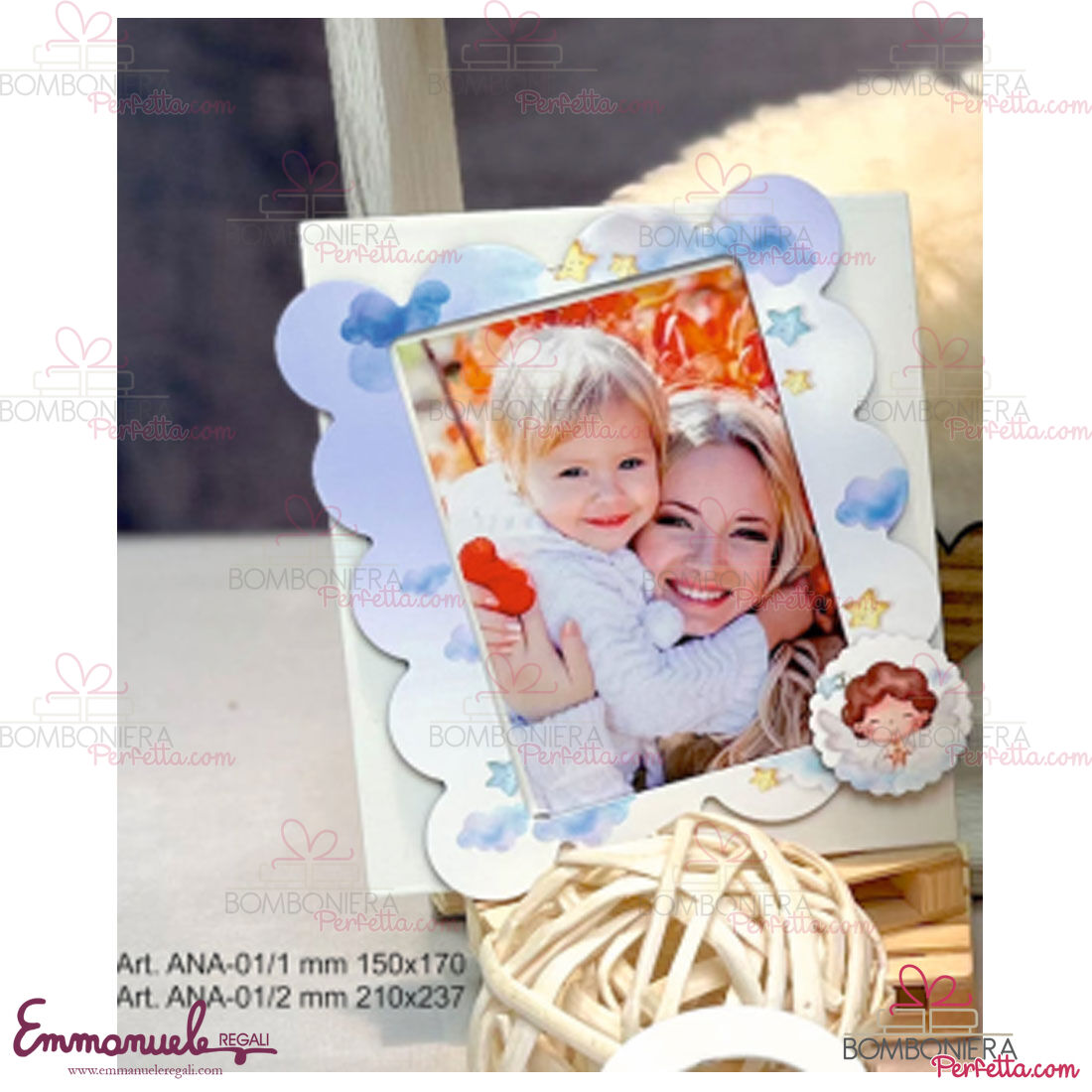 http://www.bombonieraperfetta.com/images/watermarked/1/detailed/19/ANA-01-1-e-ANA-01-2-Portafoto-piccolo-e-Grande-Angelo-Azzurro-Neg%C3%B2-bombonieraperfetta-emmanueleregali_lubo-wc.jpg