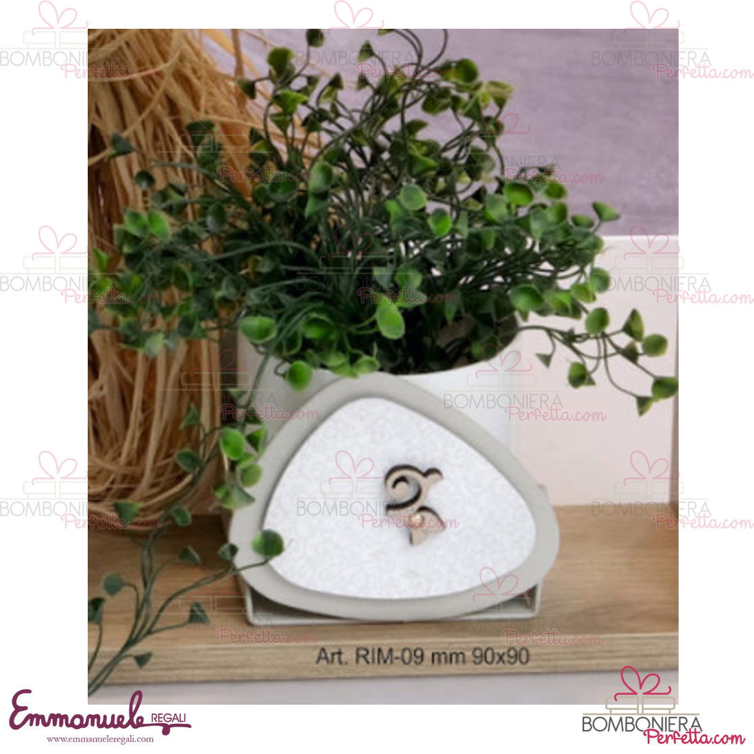 http://www.bombonieraperfetta.com/images/watermarked/1/detailed/20/RIM-09-Garden-ricami_vaso-da-9-cm-neg%C3%B2-bombonieraperfetta-emmanueleregali.jpg