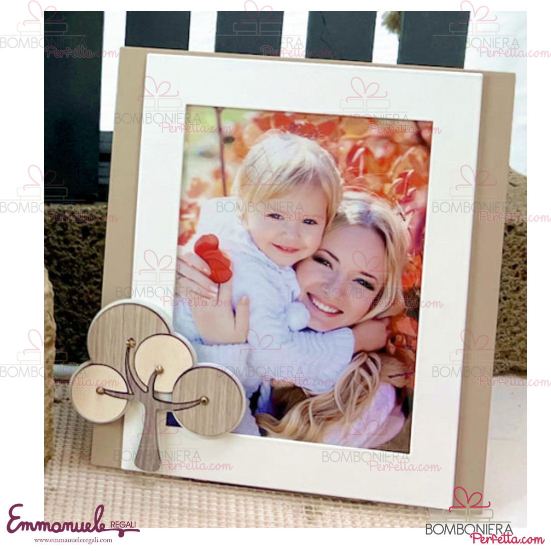 http://www.bombonieraperfetta.com/images/watermarked/1/detailed/21/CLO-01-2-Portafoto-medio-fango-albero-024-neg%C3%B2-bombonieraperfetta-emmanueleregali.jpg