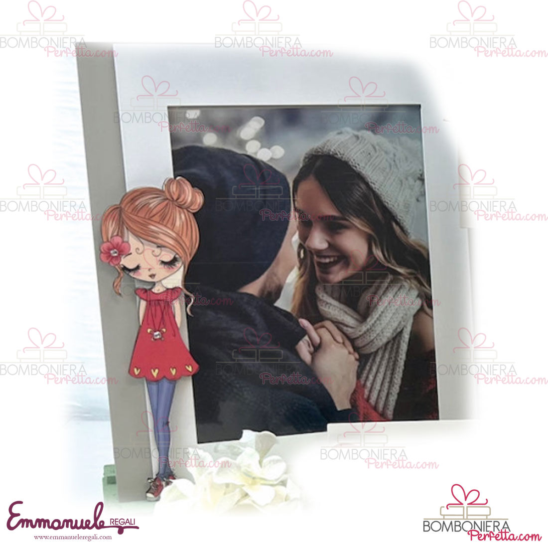 http://www.bombonieraperfetta.com/images/watermarked/1/detailed/21/DSH-01-1-Portafoto-piccolo-bambola-Sharon-neg%C3%B2-bombonieraperfetta-emmanueleregali.jpg