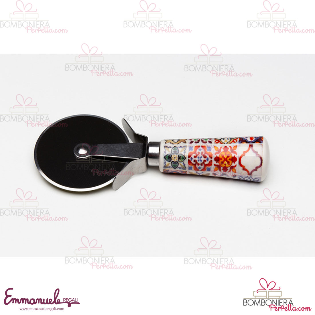 http://www.bombonieraperfetta.com/images/watermarked/1/detailed/25/D6817-Tagliapizza-Sicily-cuorematto-bombonieraperfetta-emmanueleregali.jpg