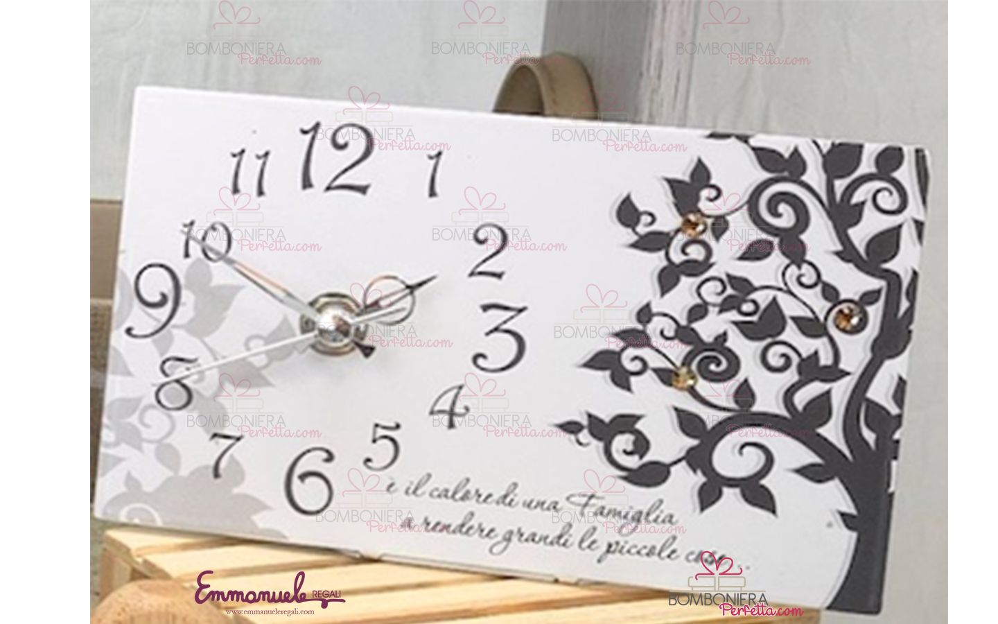 http://www.bombonieraperfetta.com/images/watermarked/1/detailed/28/25ALB-03-Orologio-piccolo-albero-nero-neg%C3%B2-bombonieraperfetta-emmanueleregali.png