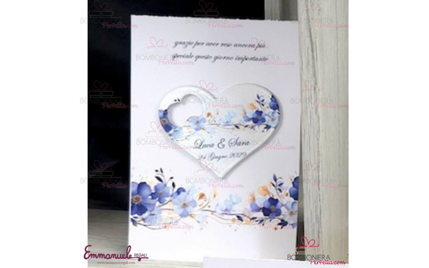 http://www.bombonieraperfetta.com/images/watermarked/1/detailed/28/25BLU-ST01-Stappo-cuore-stampa-fiori_blu-neg%C3%B2-bombonieraperfetta-emmanueleregali.png