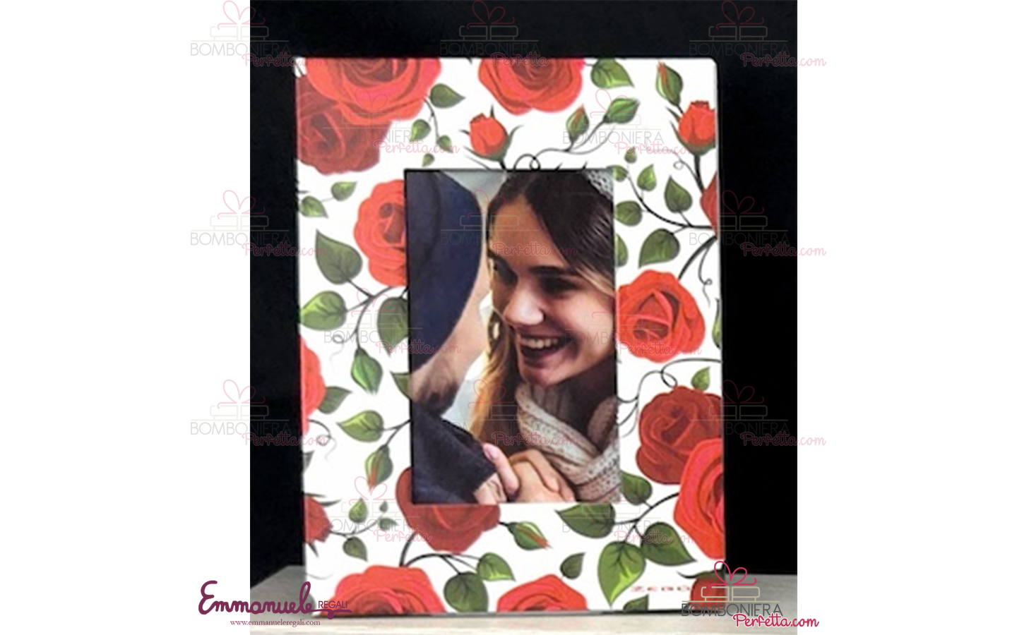 http://www.bombonieraperfetta.com/images/watermarked/1/detailed/29/25EMI-01-1-Portafoto-piccolo-rose-rosse-neg%C3%B2-bombonieraperfetta-emmanueleregali.png