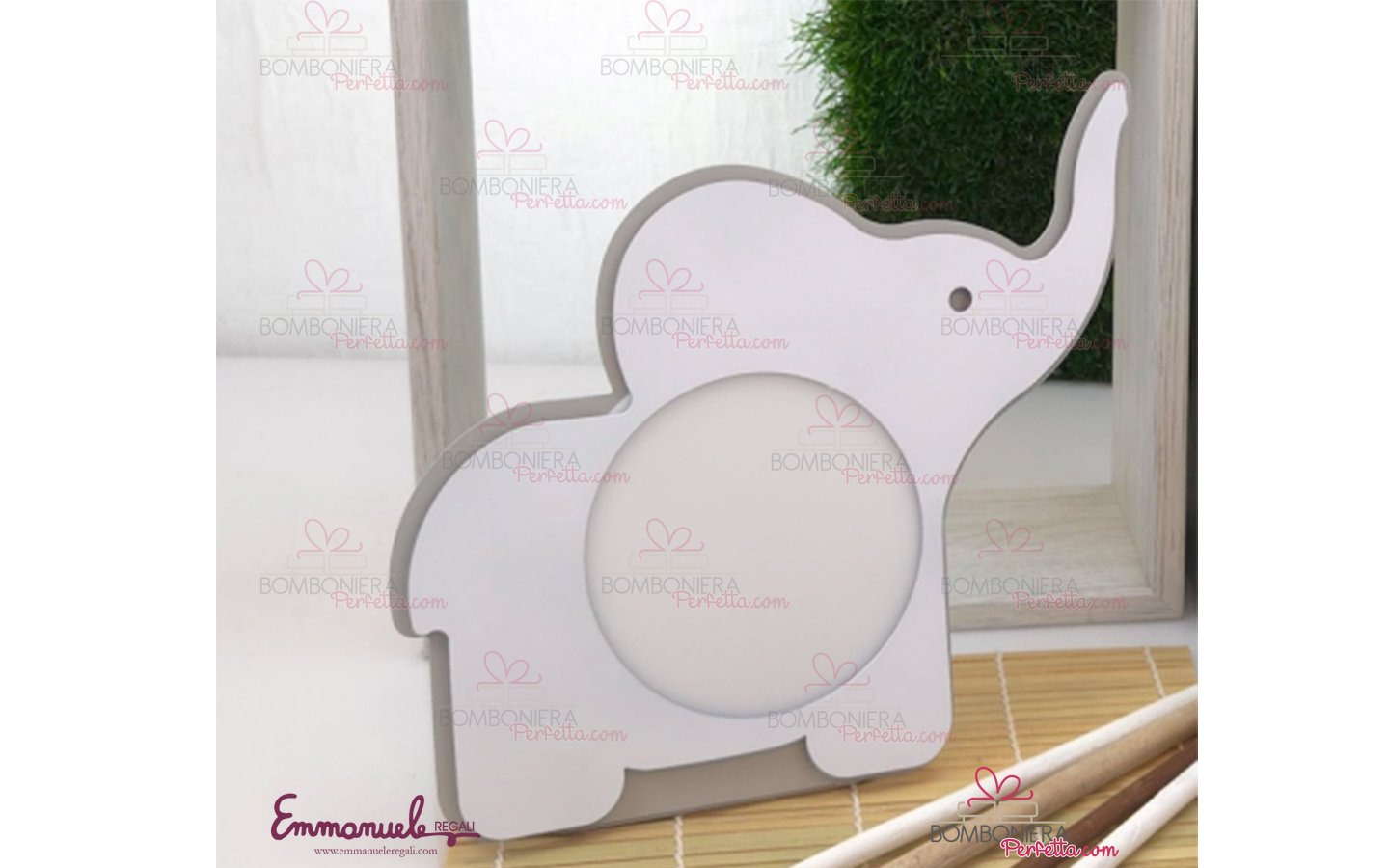 http://www.bombonieraperfetta.com/images/watermarked/1/detailed/29/25LIGHT-B01-Lampada-elefante-neg%C3%B2-bombonieraperfetta-emmanueleregali.png
