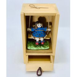 bambola_con_altalena_emmanueleregali_bombonieraperfetta