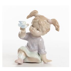 D8319-ragazzina-seduta-con-uccellino-morenadesign-bombonieraperfetta-emmanueleregali