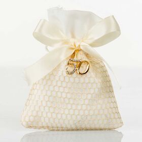 sacchetto_portaconfetti_bianco_a_rete_oro_con_applicazione_50_anniversario_in_metallo_e_strass_D5992_emmanueleregali_bombonieraperfetta