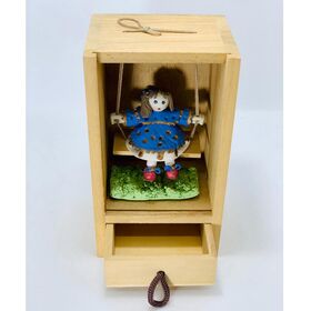 bambola_con_altalena_emmanueleregali_bombonieraperfetta