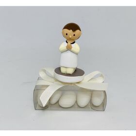 bimbo_in_ginocchio_prima_comunione_resina_emmanueleregali_bombonieraperfetta